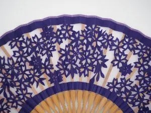 婦人用 切り絵扇子 桜柄 紫色 – 京ものエキスポ